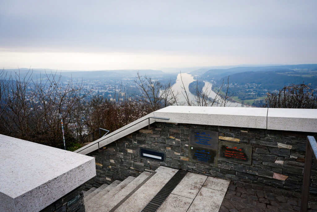 Highlightwanderung im nördlichen Siebengebirge - Drachenfels: Blick auf den Rhein